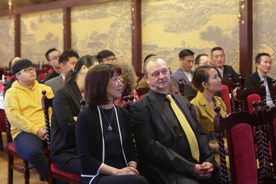 Kinezi su oduševljeno na TV-u gledali Lanu, Ćiru i Maksima