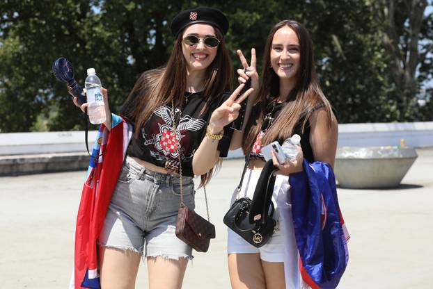 Zagreb: Tisuće fanova Thompsona prolazi Mostom Slobode koji je zatvoren za promet