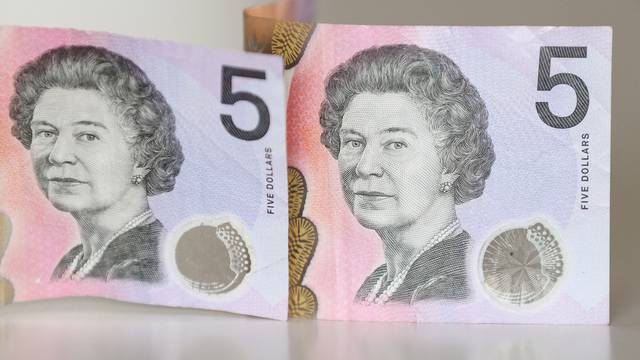 A picture illustration of Australian $5 banknotes with the late Queen Elizabeth II displayed