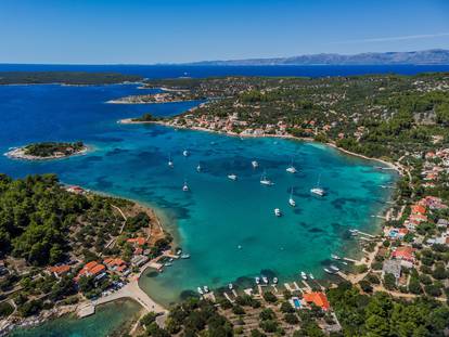 Pogled iz zraka na drevnu potopljenu cestu kod Korčule, po njoj su ljudi hodali prije 7.000 godina