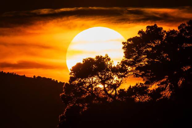 Split: Zalazak sunca iznad uvale Kašjuni