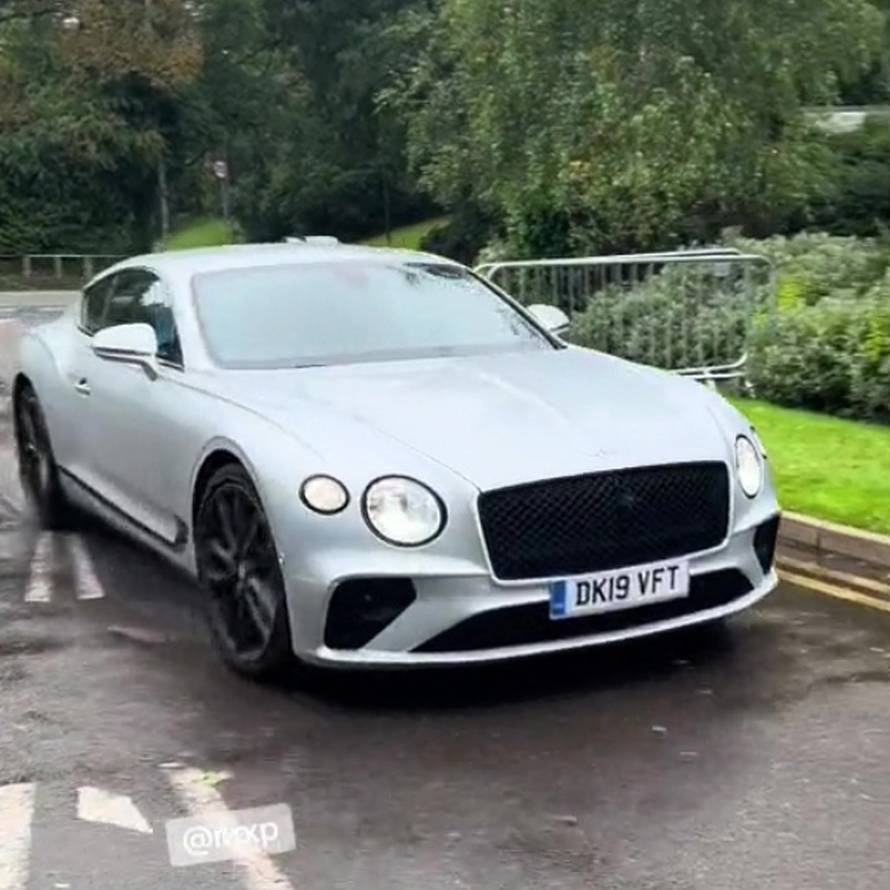 VIDEO Joško Gvardiol vozi auto star 25 godina: 'Kakav lik... A mogao bi imati koji god poželi'