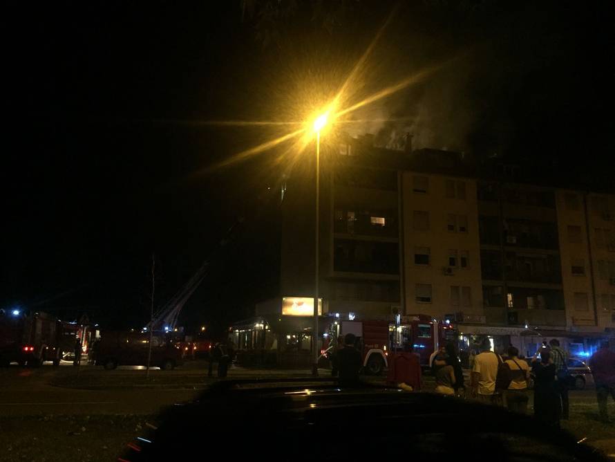 Palili gnijezdo stršljenova pa zapalili cijeli krov na zgradi?