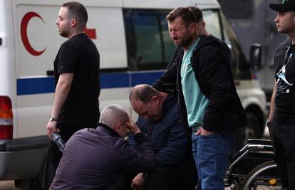 Shrvani otac traži nestalu kćer. Drugi kaže: 'Poginuo je moj sin jedinac koji je tek počeo živjeti'