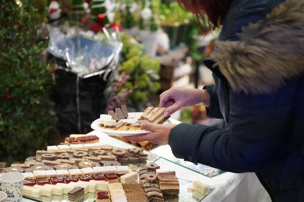 Na Obrtničkom Adventu u pasažu Matice hrvatskih obrtnika u Ilici 49, obrtnici grada Zagreba i Zagrebačke županije obilježili su blagdan Svete Lucije tradicionalnim sijanjem pšenice.