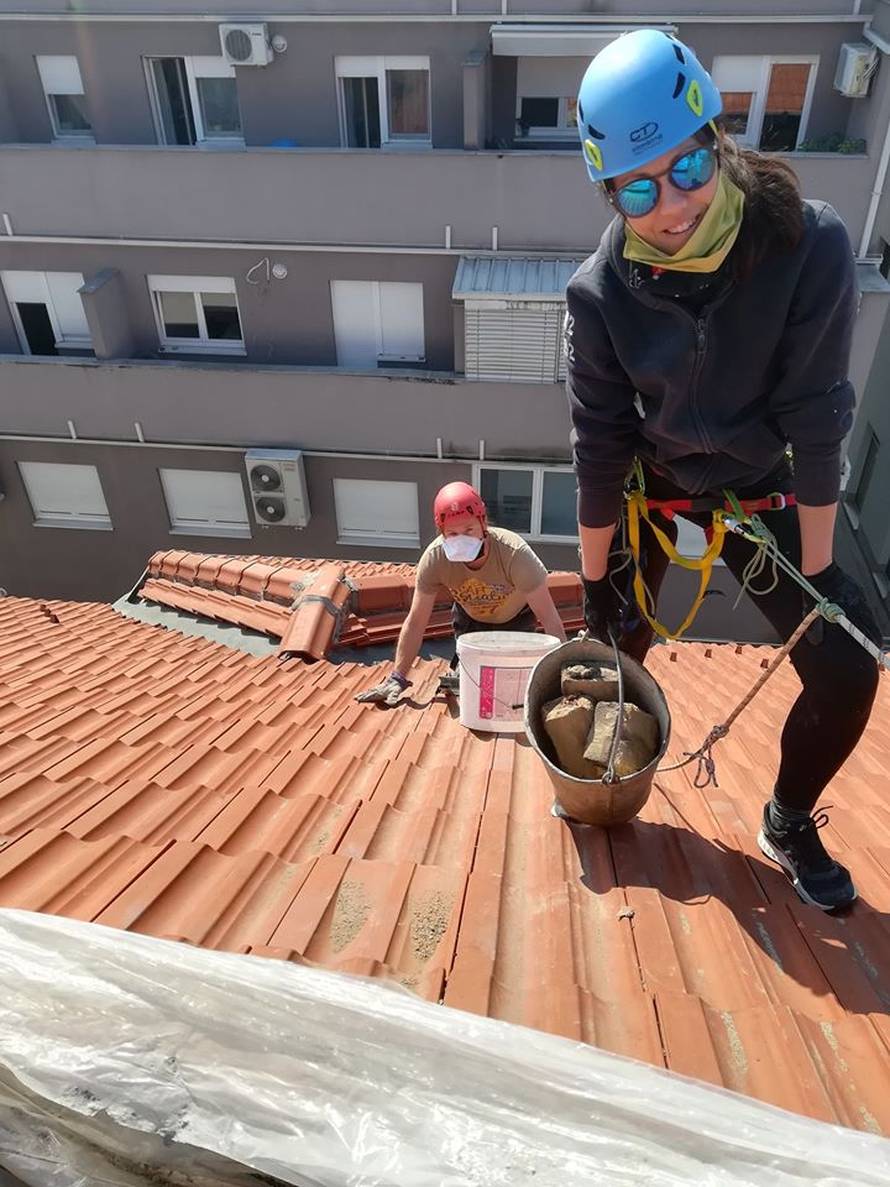 Dame sa zagrebačkih krovova: One skidaju divovske dimnjake