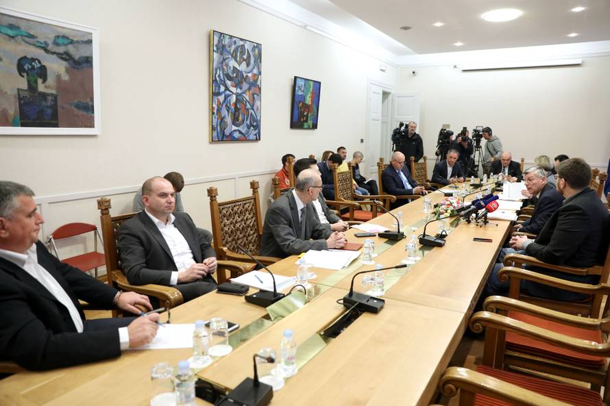 Željko Reiner: 'Ne znam zašto bi građane zanimao Poslovnik'