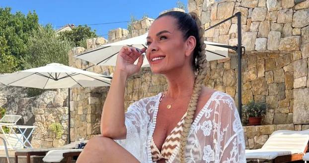 FOTO Publika obožava Mineu u ulozi voditeljice i pjevačice, evo kako se mijenjala kroz godine