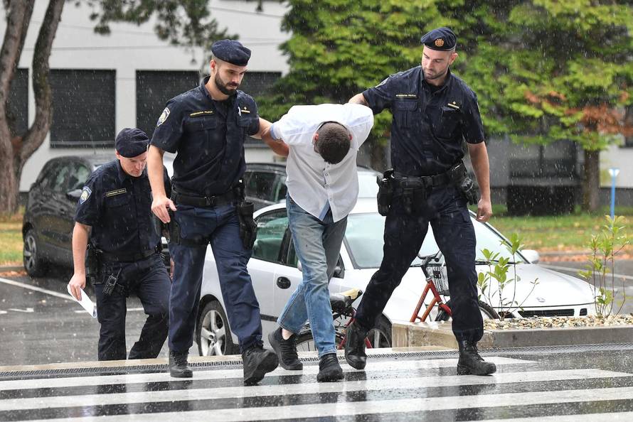 Varaždin: Privođenje muškarca kojeg se sumnjiči za ubojstvo majke u Pleškovcu