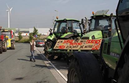 Gnjevni mljekari u Belgiji i Češkoj blokirali promet
