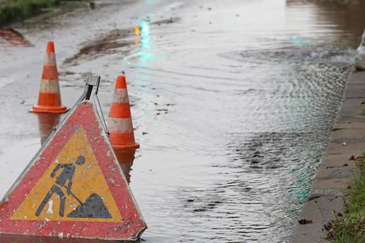 Zbog puknu&cacute;a vrelovoda u ZG-u dio naselja nema toplu vodu