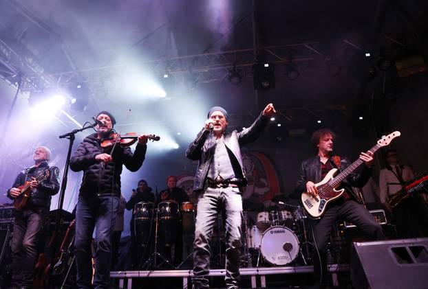 Šibenik: Koncertom Gibonnija započela 10. Adventura