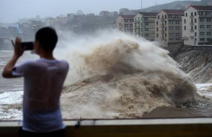 Supertajfun pogodio Kinu: Čak milijun evakuiranih, 13 mrtvih