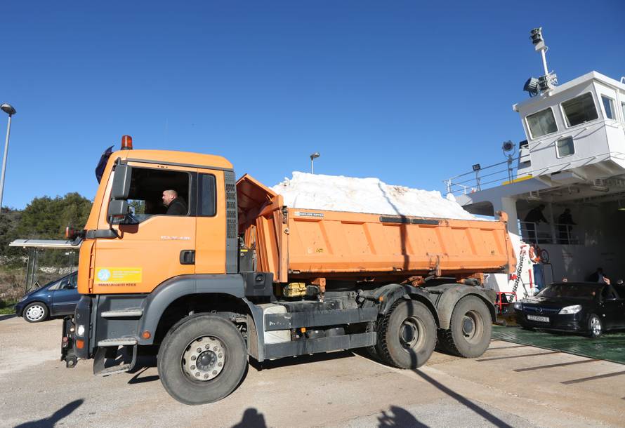 Skijaški spektakl uz more: Iška kraljica privukla je stotine ljudi