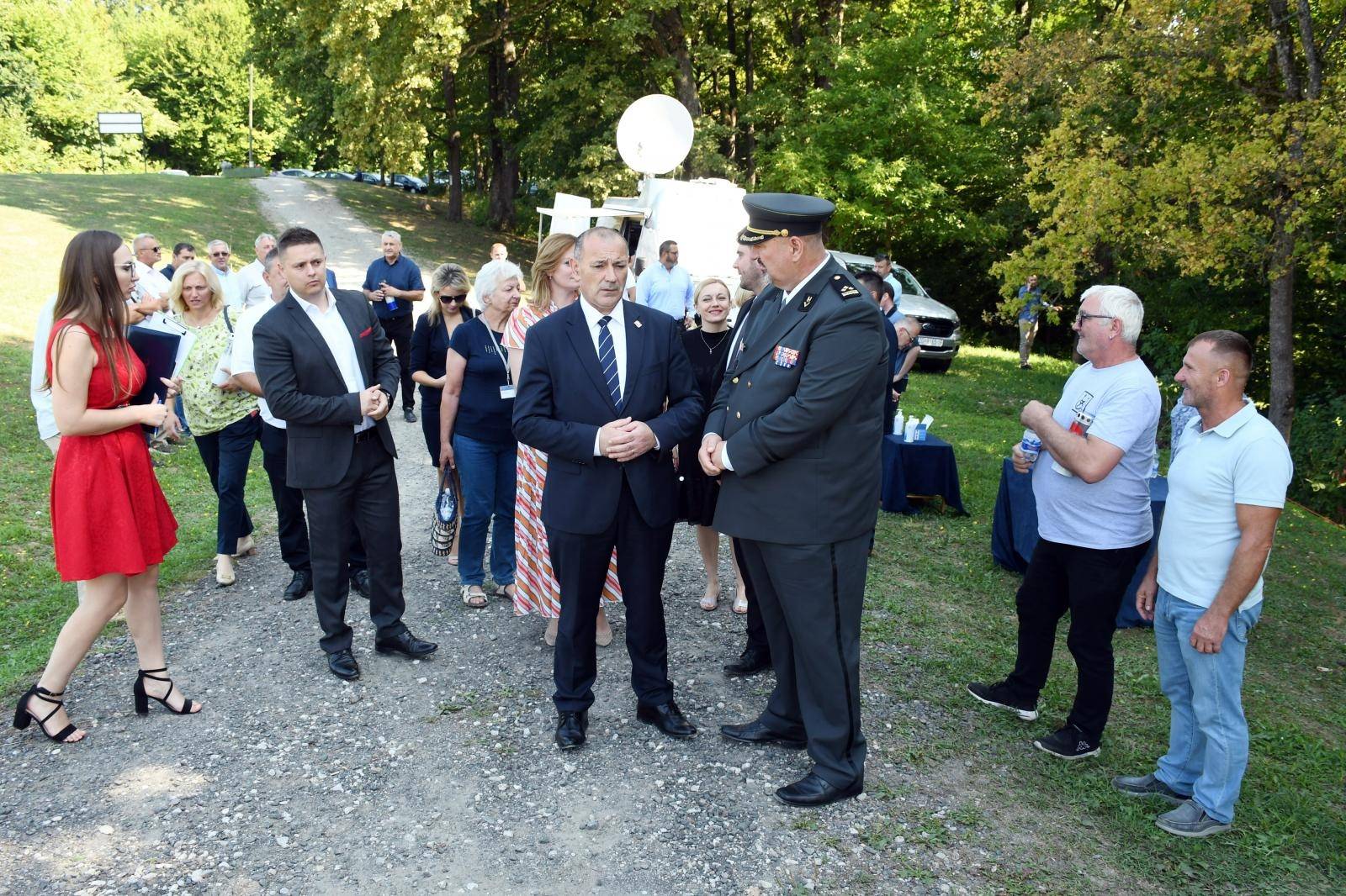 Na brdu Čukur iznad Hrvatske Kostajnice obilježena je 30. godišnjica pogibije Gordana Lederera