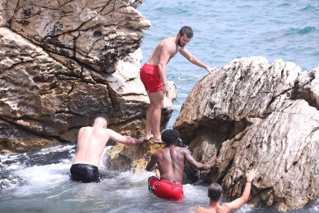 Split: Najpopularniji svjetski streamer IShowSpeed skakao je u more na splitskoj plaži Ježinac