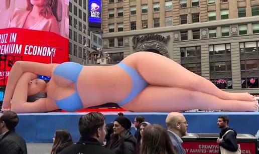 VIDEO Golema Kim Kardashian na Times Squareu zgrozila neke: 'Ništa bez njezine stražnjice!'