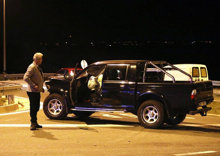 Tromilja: Jedna osoba prevezena u bolnicu nakon prometne nesreće dva automobila