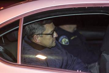 Zagreb: Izlazak Andrije Mikulića i inspektora iz kuće nakon opsežne pretrage