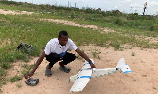 Mladi Nigerijac od otpada složio dron pa ostvario dječački san: Tehnološka tvrtka dala mu staž