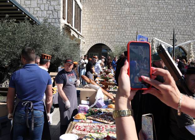 Šibenik: Podjela hrane na uskršnji ponedjeljak