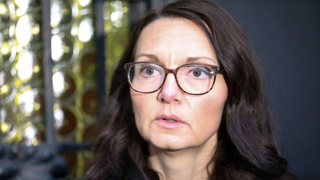 Zagreb: Zviždačica Maja Đerek dala je izjavu medjima ispred zgrade USKOK-a