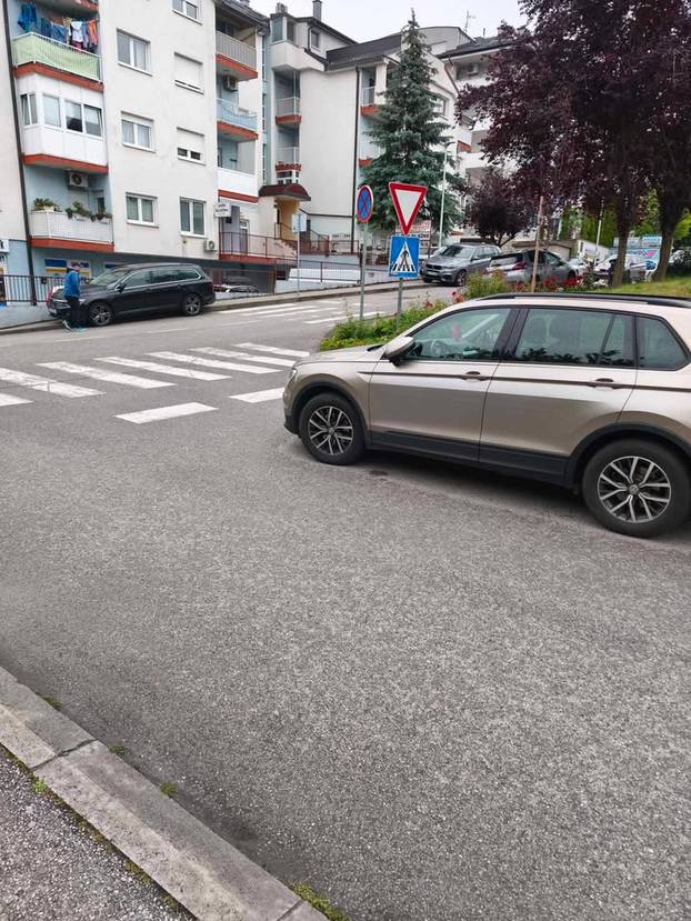 FOTO Bravo majstore, nije ti tu parking! Evo kako se parkira u Hrvatskoj, neke nije ni sram...