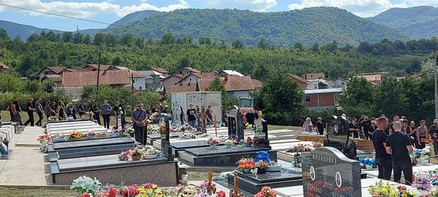 FOTO TUGA U KOTOR VAROŠU Pokopali Draganu (34) koja je poginula u buktinji kod Omiša