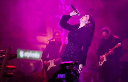 Severina na nastup u Samoboru dovela sina tijekom emotivne izvedbe pjesme 'Rođeno moje'