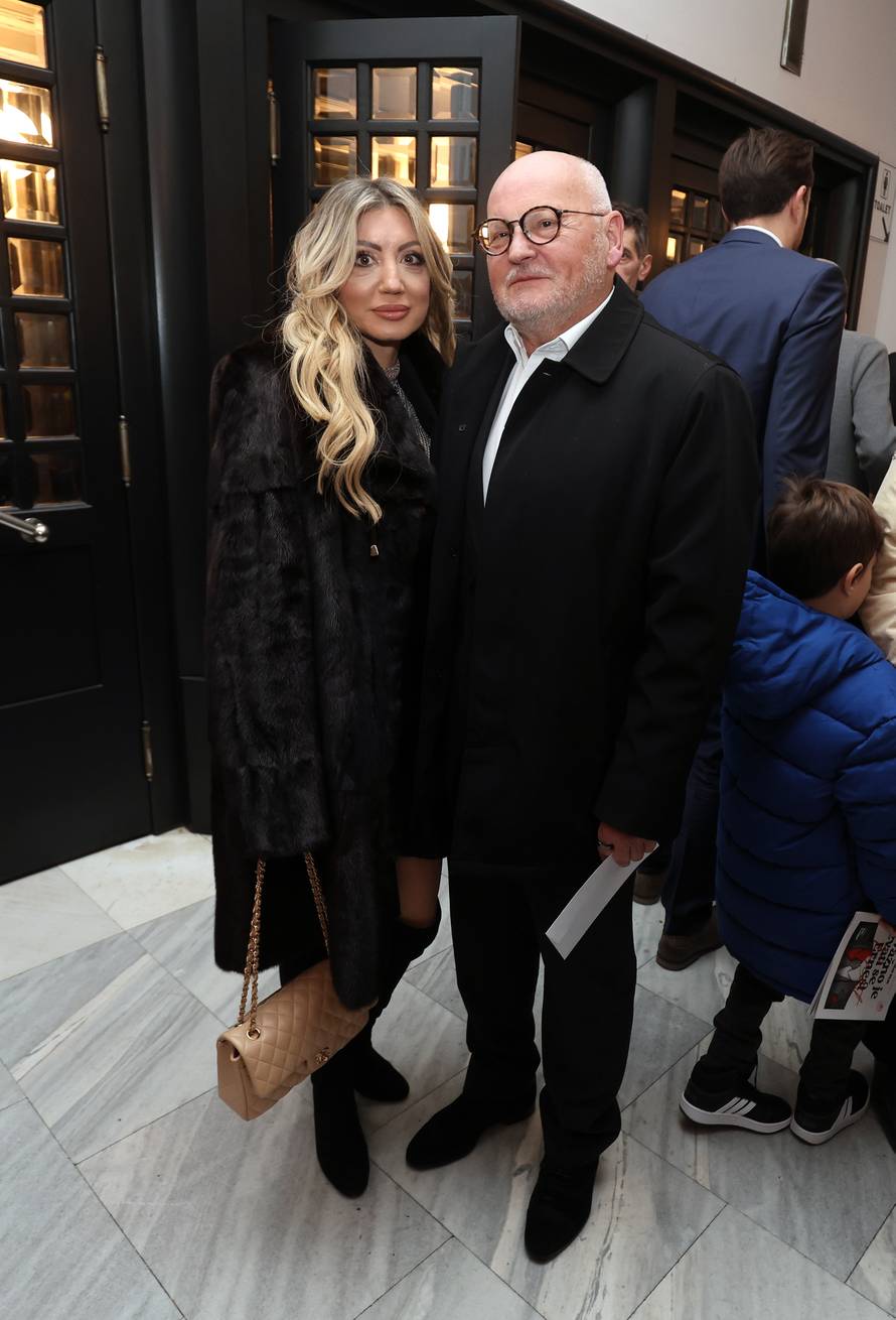 Zagreb:  Poznati na predstavi  Važno je zvati se Ernest kojom je otvoreno kazalište Komedija 