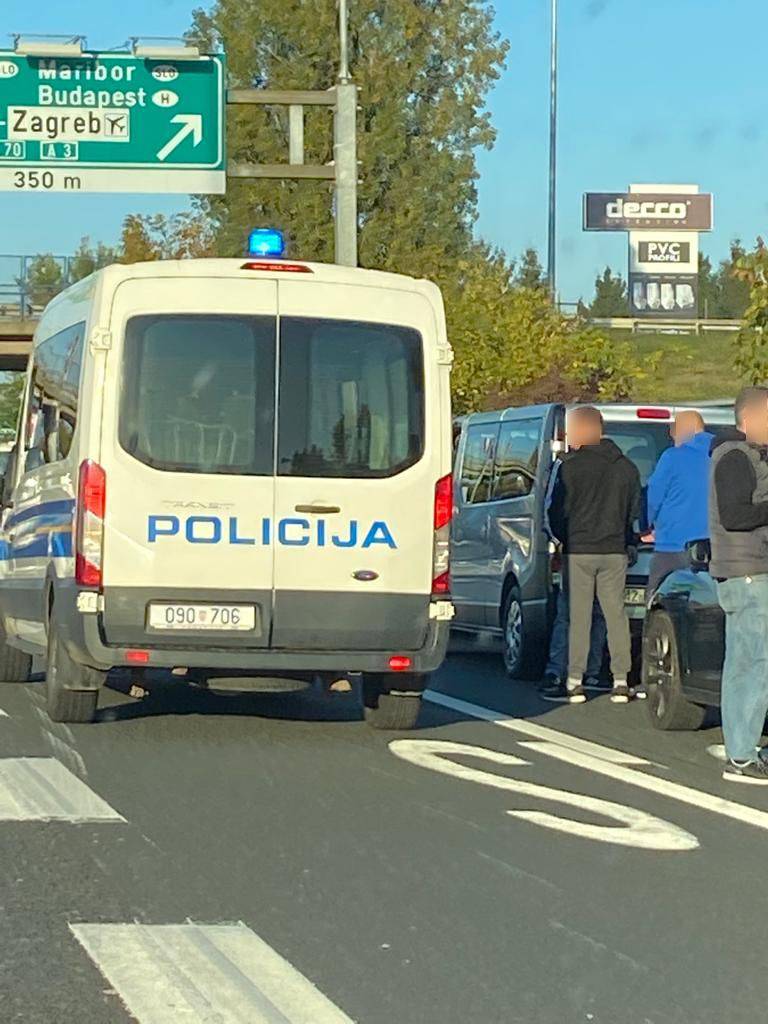 Opsada na Lučkom: Policija pretresa auta iz Rijeke i Pule