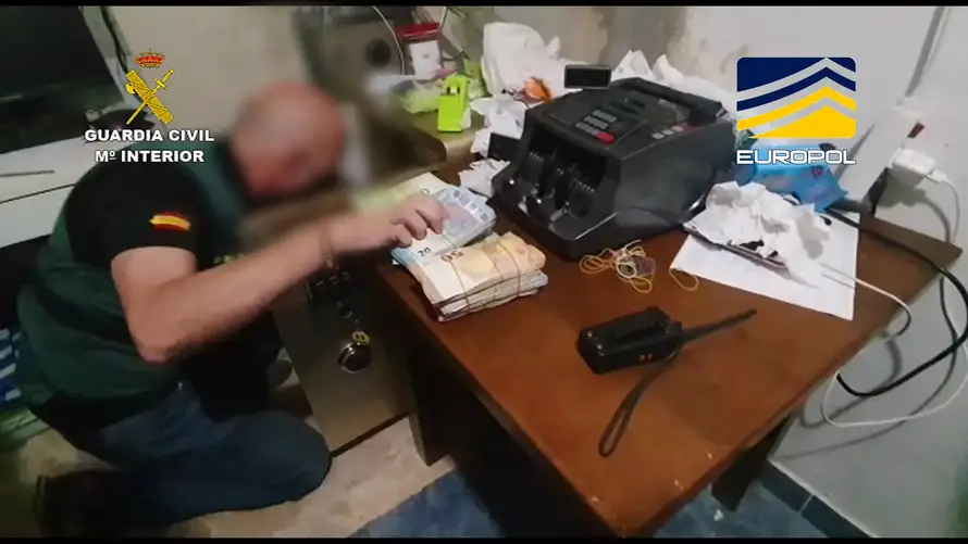 Srušili su 'banku za mafijaše': Kod njih su išli po keš za drogu i kriminal, zaplijenili im milijune