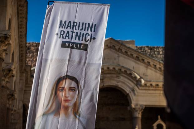 Split: Molitelji se okupili na Peristilu