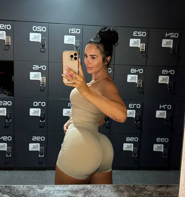 FOTO Čuvala je zatvorenike, sad traži dečka: Želim mišićavog, odanog, mora biti obdaren...