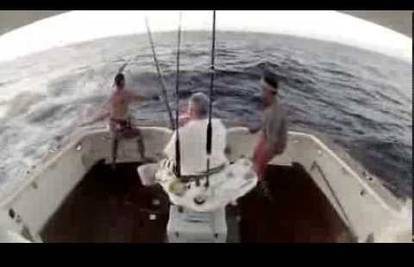 Lovci postali lovina: Sabljarka skočila na brod i izazvala kaos