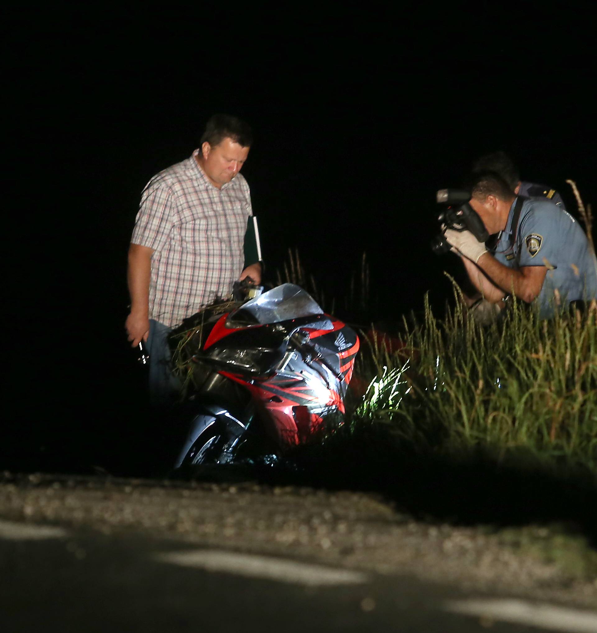 Završio u jarku: Motociklist u zavoju sletio s ceste i poginuo