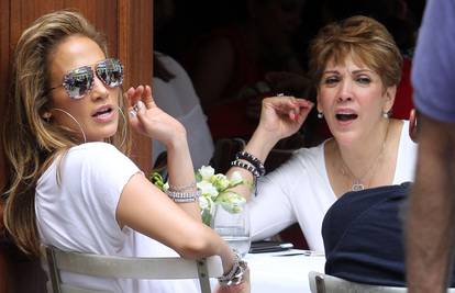 Jennifer Lopez: Mama me znala 'prebiti' dok sam bila dijete...