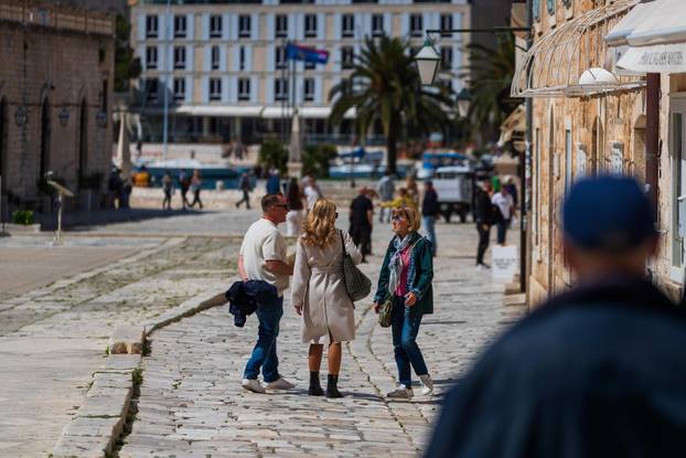 Sunčan dan na Hvaru 