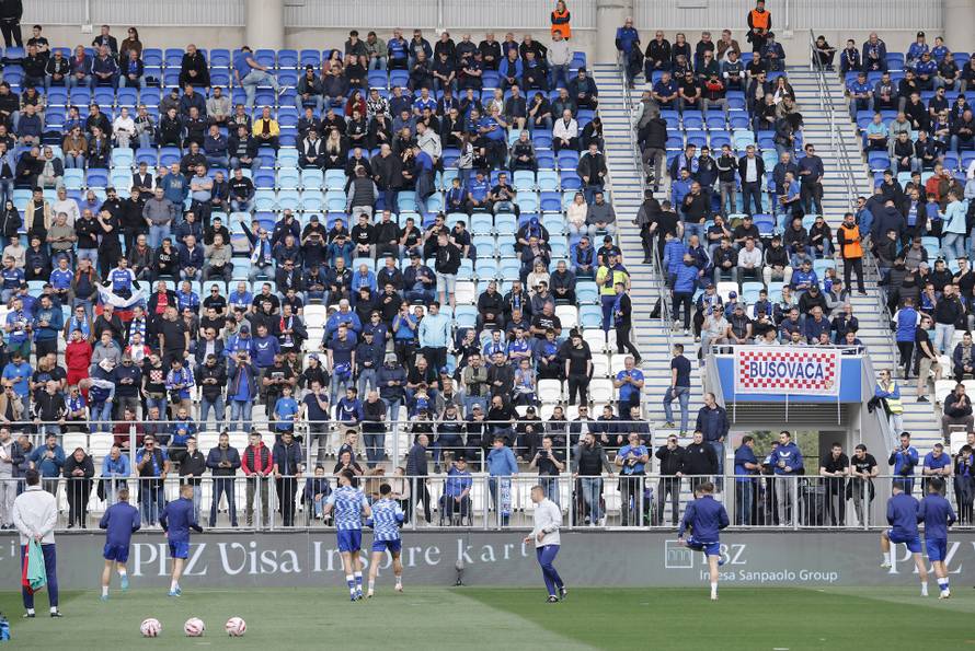 Osijek: Zagrijavanje uoči početka utakmice finale Hrvatskog nogometnog kupa između Dinama i Rijeke