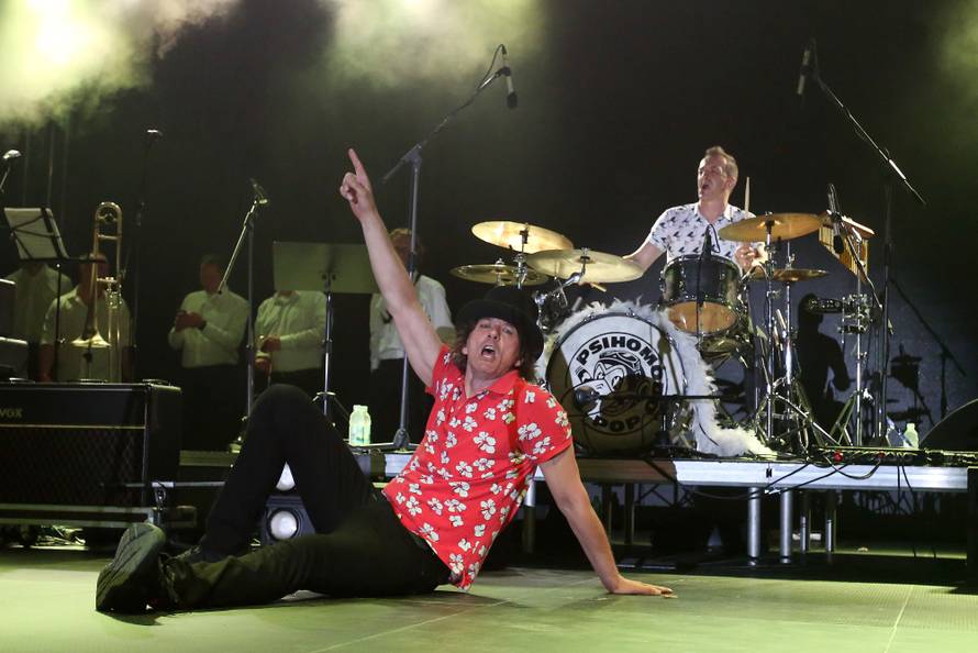 Psihomodo Pop 'razvalio' punu Šalatu: Gobac pjevao Tigranu...