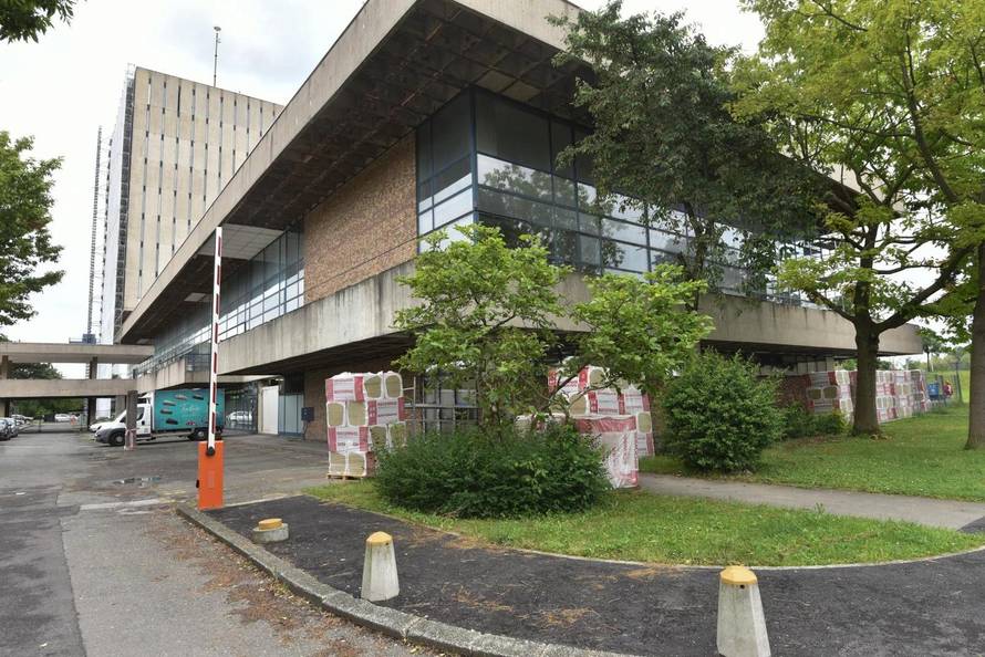 'Kockicu' su okružili skelama: Dobit će novu stolariju i stakla