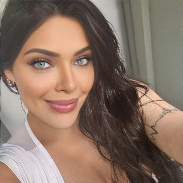 FOTO Gospođa Messi morala je reagirati zbog ovih fotki Miss Bum Bum: 'Valjda je ljubomora'