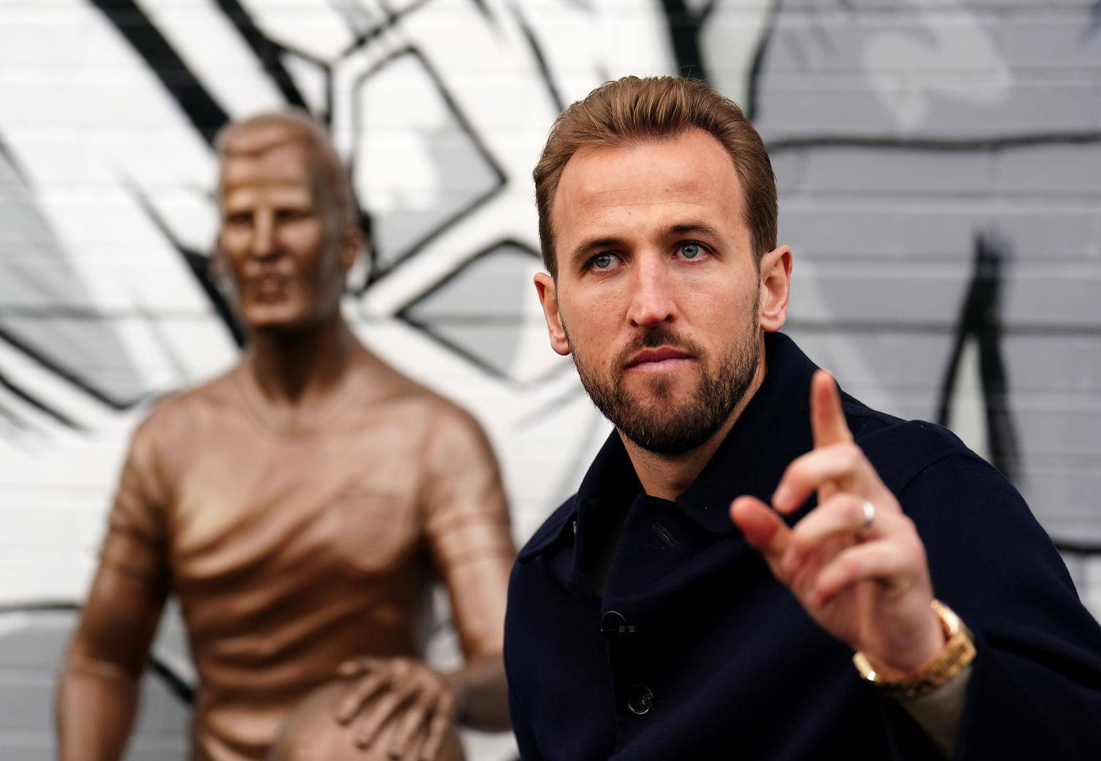 Harry Kane Statue - The Peter May Centre - Monday November 18th