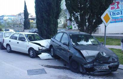 Mladić na splitskom Žnjanu razbio Opel, Fiat i Hyundai