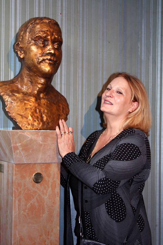 Split: Biste splitskim glumcima Zdravki Krstulovi?, Josipu Gendi i Borisu Dvorniku