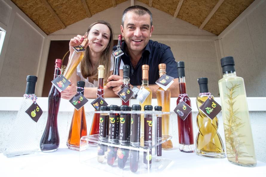 Postali pravi hit: Svi su ludi za njihovim rakijama iz epruvete