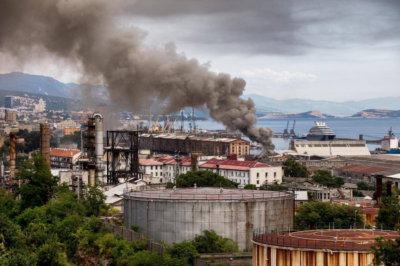 Rijeka: U teretnoj luci gorio metalni otpad