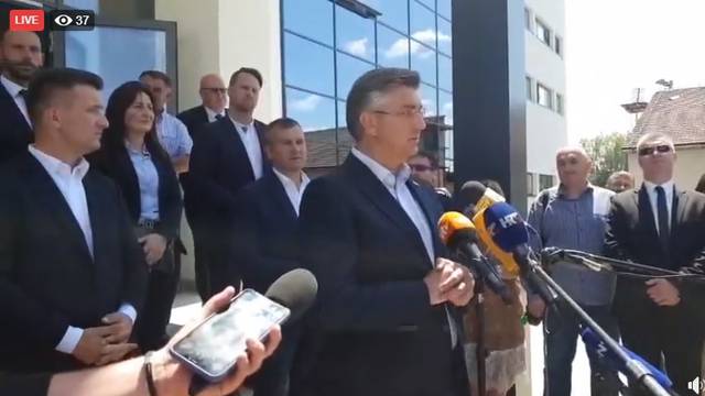 Plenković o Živom zidu: Neka još glasnije govore da je korona laž, građani će to honorirati
