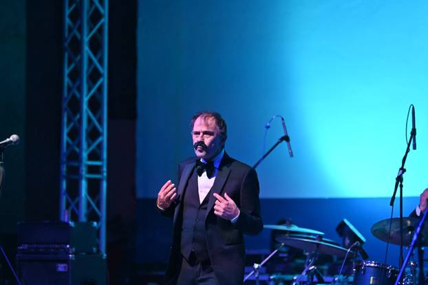 Let3 uz pojačane mjere sigurnosti nastupio u Makarskoj 