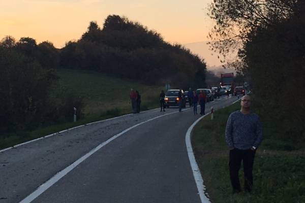 Frontalni sudar auta i kamiona: Poginuli su muškarac i žena